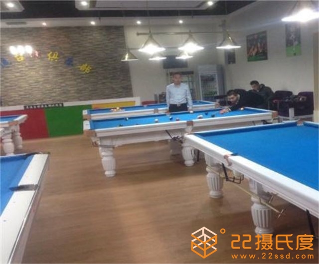 名流臺(tái)球俱樂部格力四面出風(fēng)嵌入式中央空調(diào)安裝案例